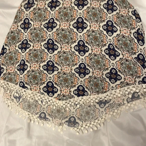 Patterned Halter Top - Picture 6 of 6